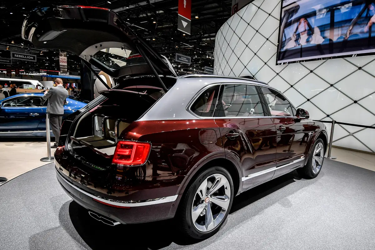 Bentley al Salone di Ginevra 2018 [Video] (5)