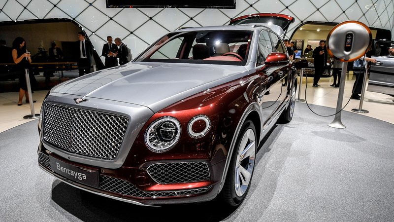 Bentley al Salone di Ginevra 2018 [Video]