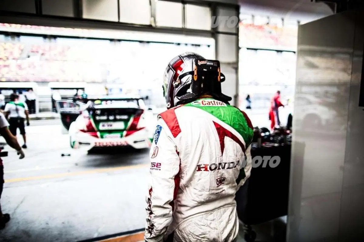 WTCC 2015, qualifiche Cina: pole per López (4)