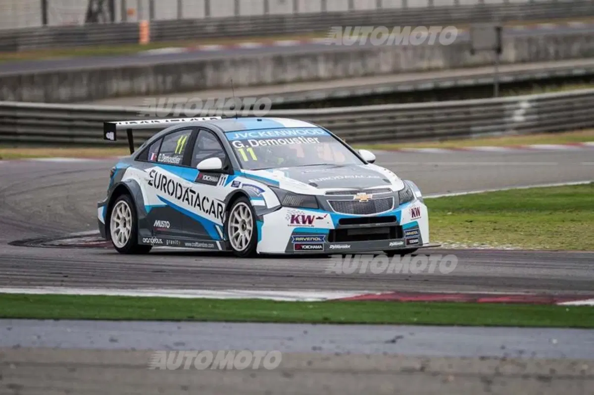 WTCC 2015, qualifiche Cina: pole per López (12)