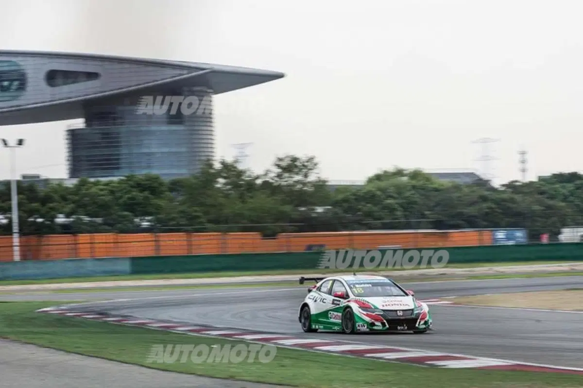 WTCC 2015, qualifiche Cina: pole per López (15)