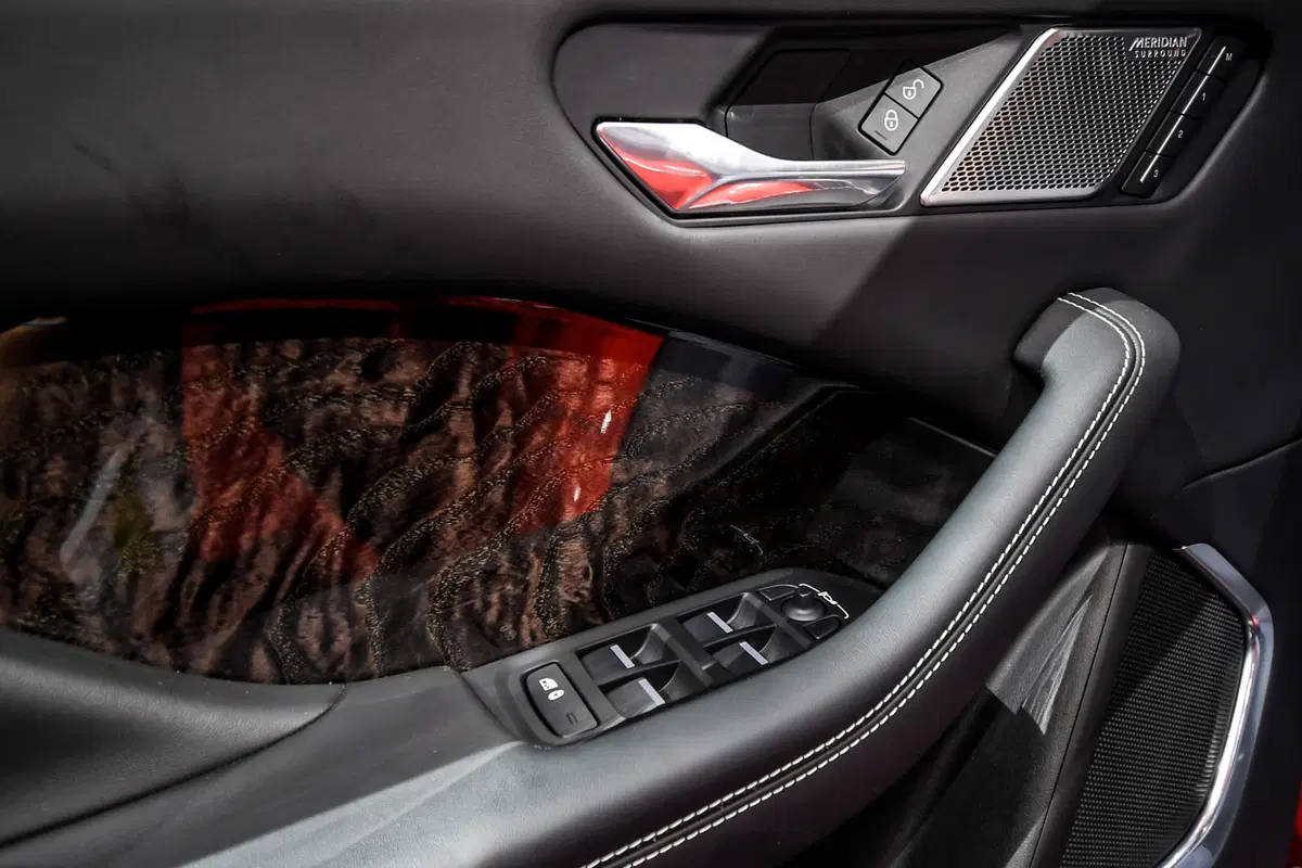 Jaguar al Salone di Ginevra 2018 (9)