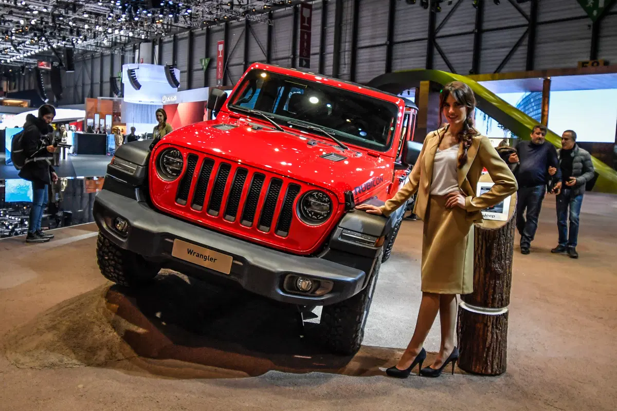 Jeep Grand Cherokee Trackhawk, il super SUV da 700 CV debutta al Salone di Ginevra 2018 (25)