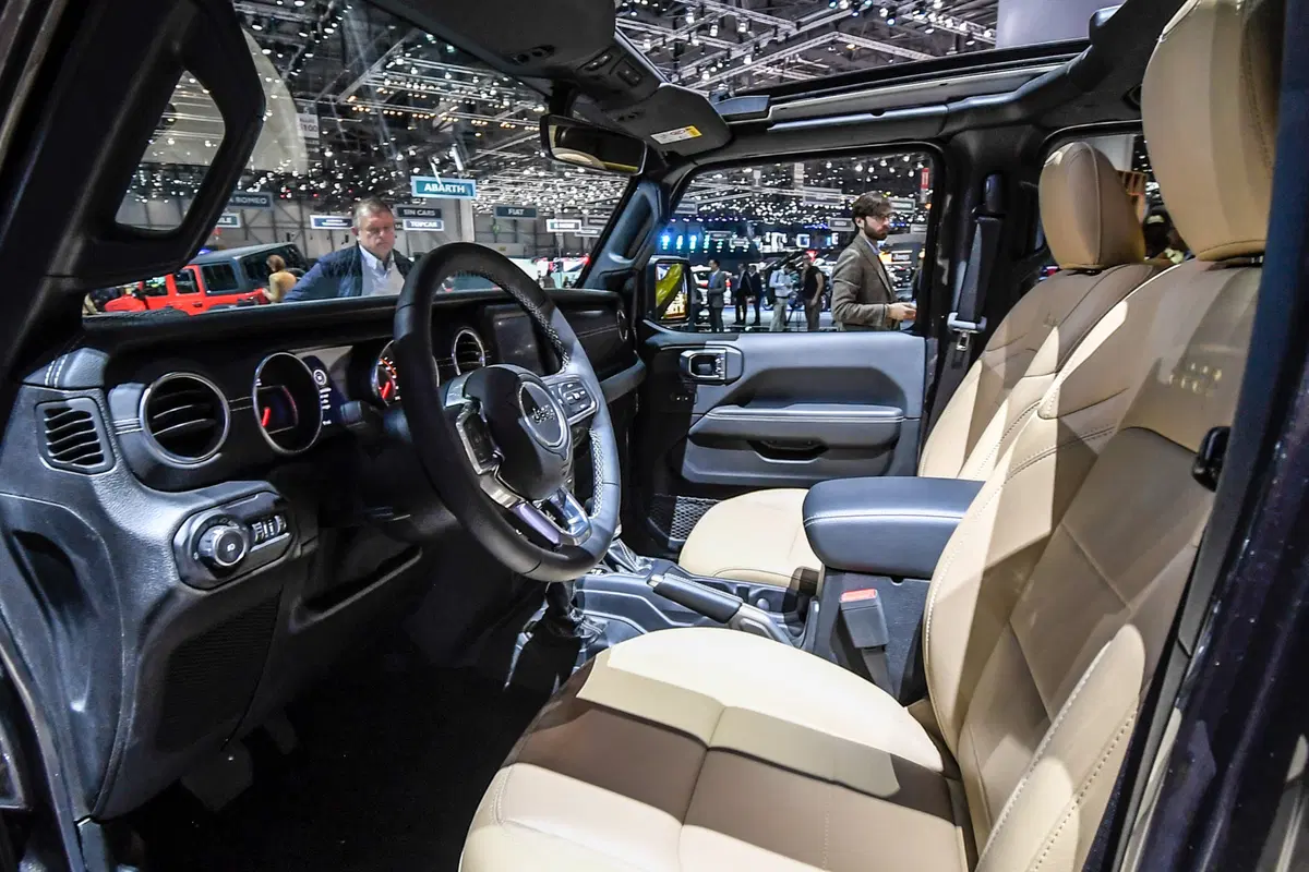 Jeep Grand Cherokee Trackhawk, il super SUV da 700 CV debutta al Salone di Ginevra 2018 (26)
