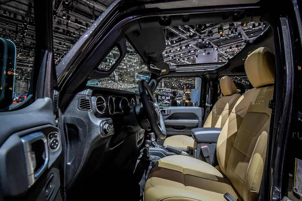 Jeep Grand Cherokee Trackhawk, il super SUV da 700 CV debutta al Salone di Ginevra 2018 (33)