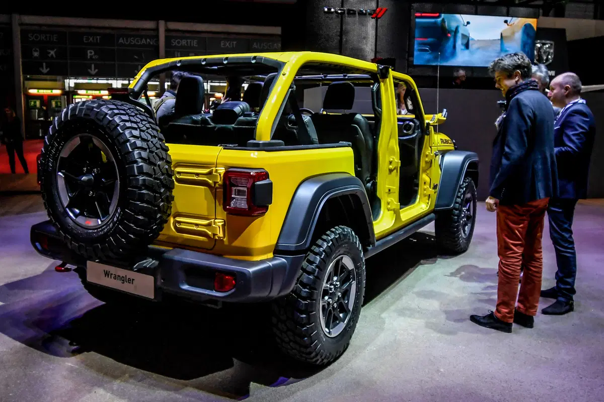 Jeep Grand Cherokee Trackhawk, il super SUV da 700 CV debutta al Salone di Ginevra 2018 (34)