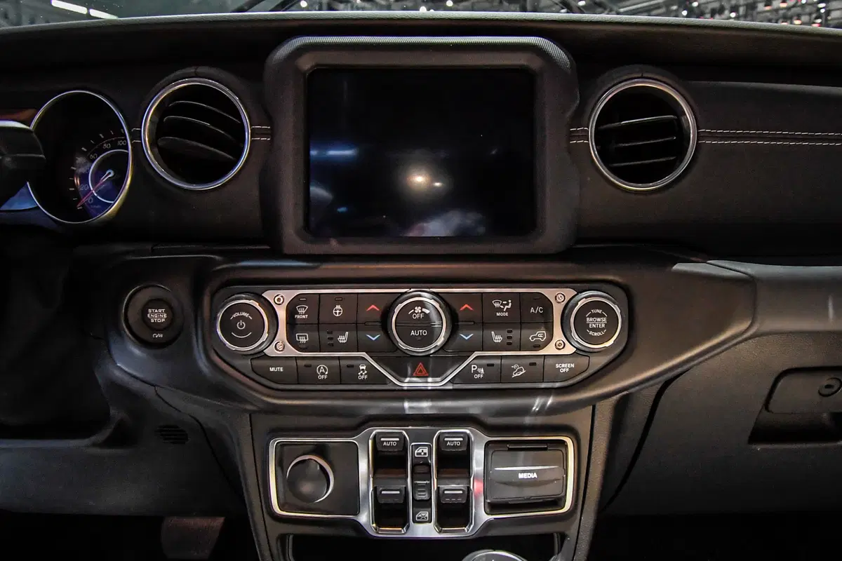 Jeep Grand Cherokee Trackhawk, il super SUV da 700 CV debutta al Salone di Ginevra 2018 (40)
