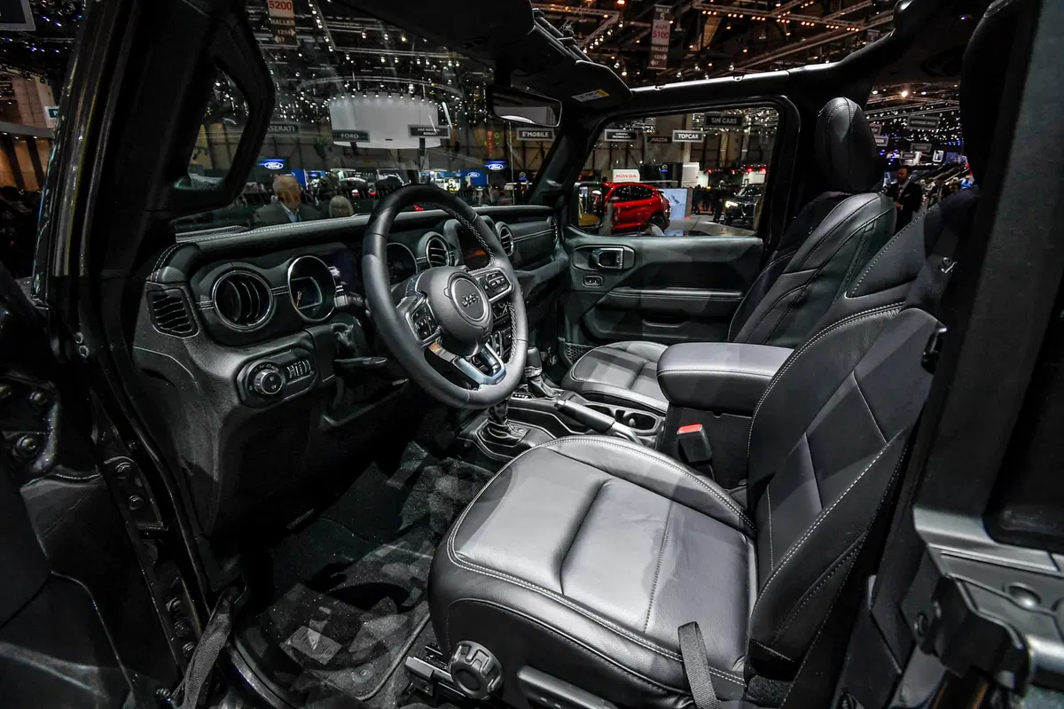 Jeep Grand Cherokee Trackhawk, il super SUV da 700 CV debutta al Salone di Ginevra 2018 (47)