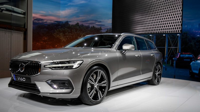 Nuova Volvo V60 al Salone di Ginevra 2018 [Video]