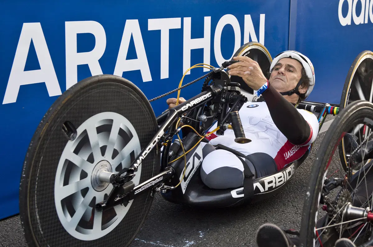 Zanardi eroico alla Maratona di Berlino (4)