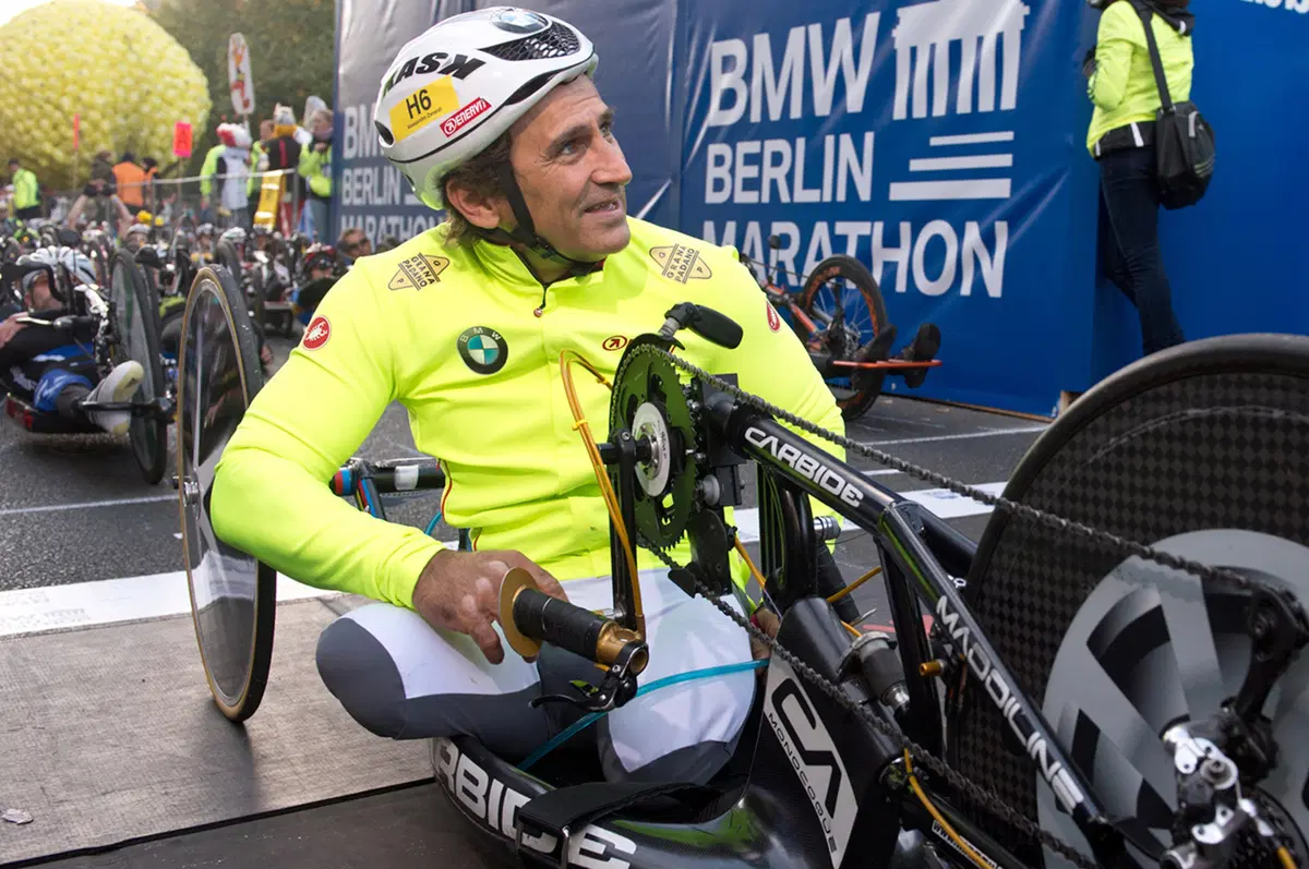 Zanardi eroico alla Maratona di Berlino (6)