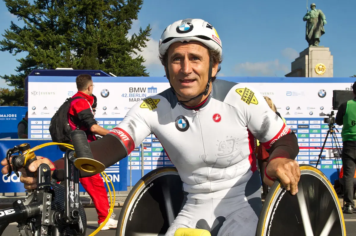 Zanardi eroico alla Maratona di Berlino (7)