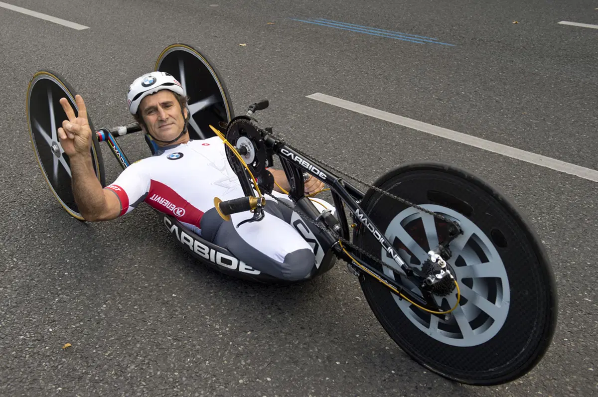 Zanardi eroico alla Maratona di Berlino (9)
