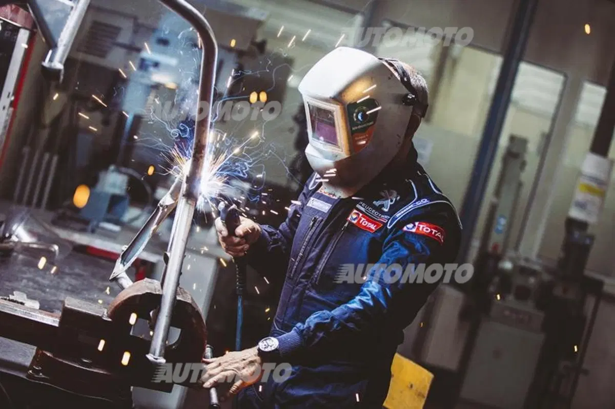 Sebastien Loeb sarà alla Dakar con la Peugeot 2008 DKR! (9)