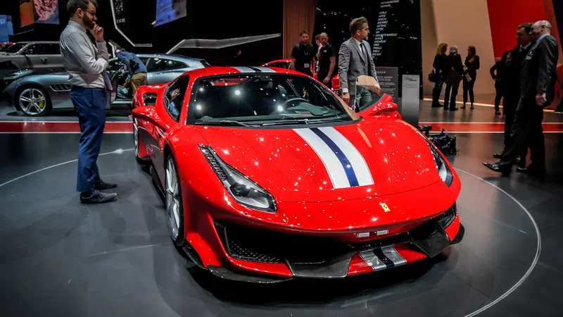 Ferrari 488 Pista, l'erede della 458 Speciale arriva a Ginevra [Video]