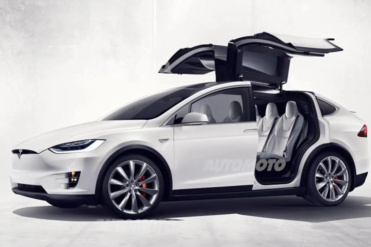 Tesla Model X, ecco la versione di serie