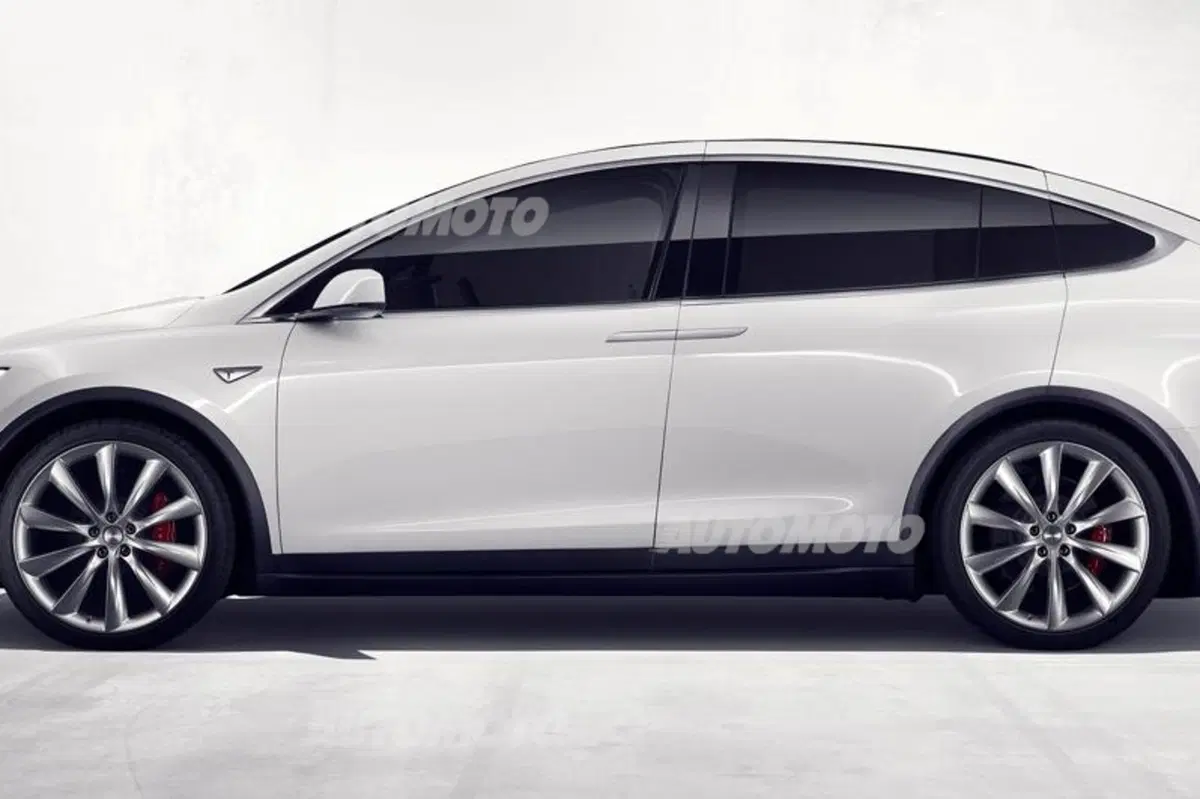 Tesla Model X, ecco la versione di serie (4)