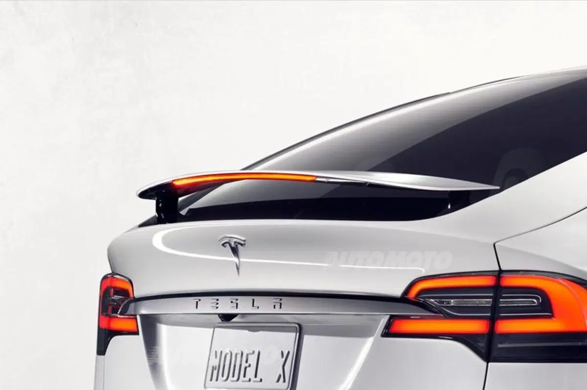 Tesla Model X, ecco la versione di serie (6)