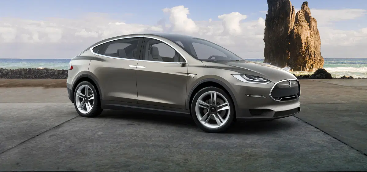 Tesla Model X, ecco la versione di serie (7)