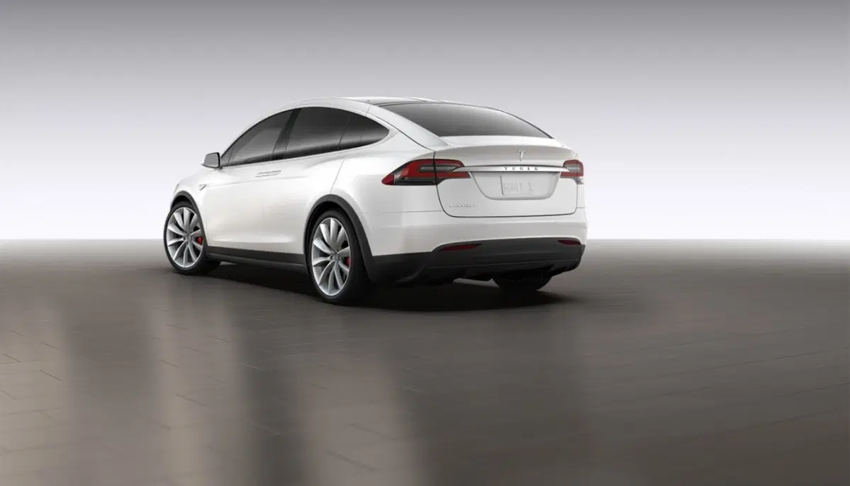 Tesla Model X, ecco la versione di serie (11)