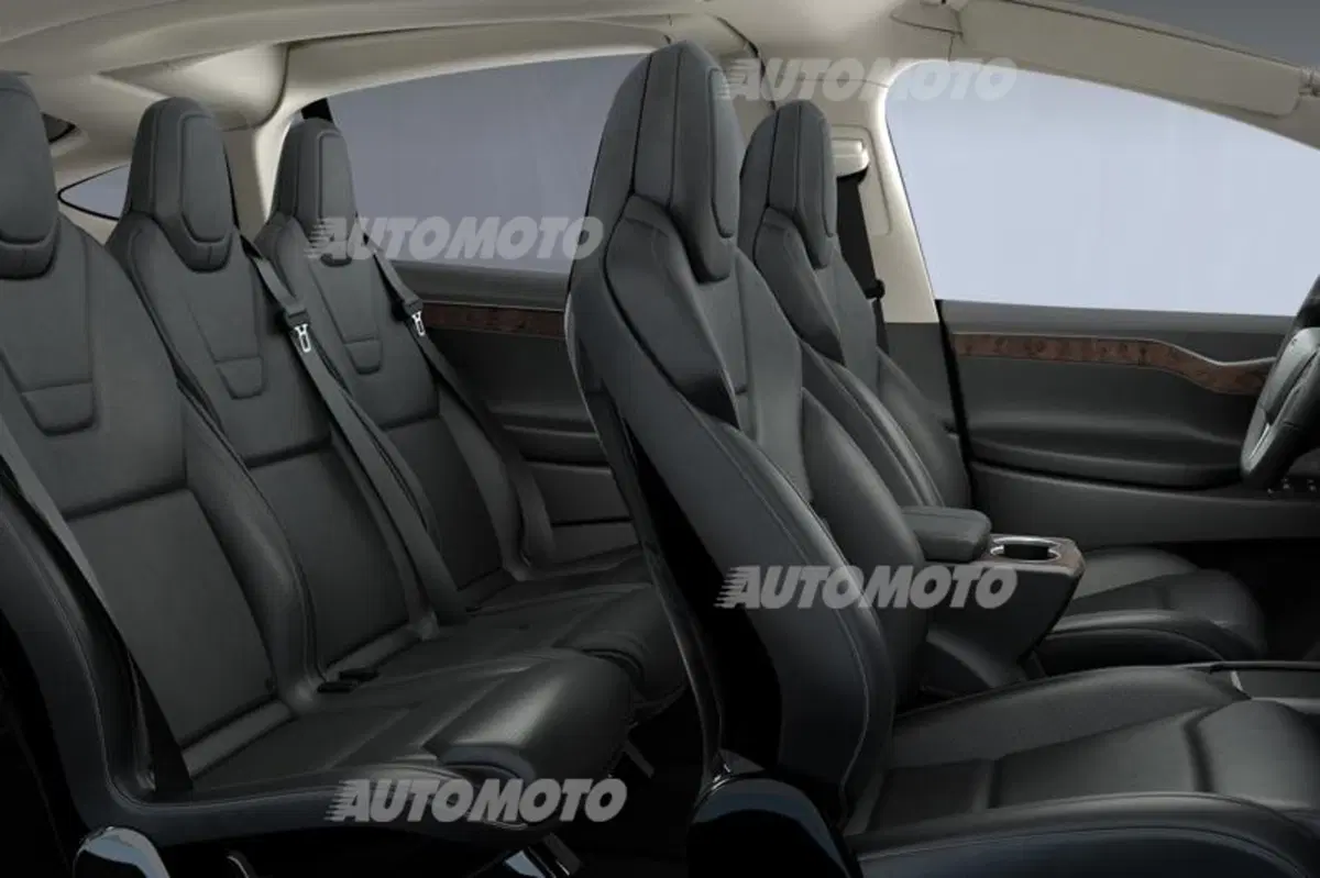 Tesla Model X, ecco la versione di serie (15)