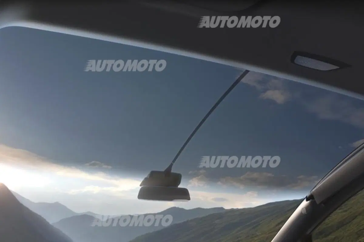 Tesla Model X, ecco la versione di serie (16)