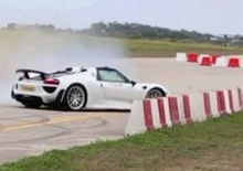 Porsche 918 Spyder piomba sugli spettatori: 26 feriti, 5 gravi [video]