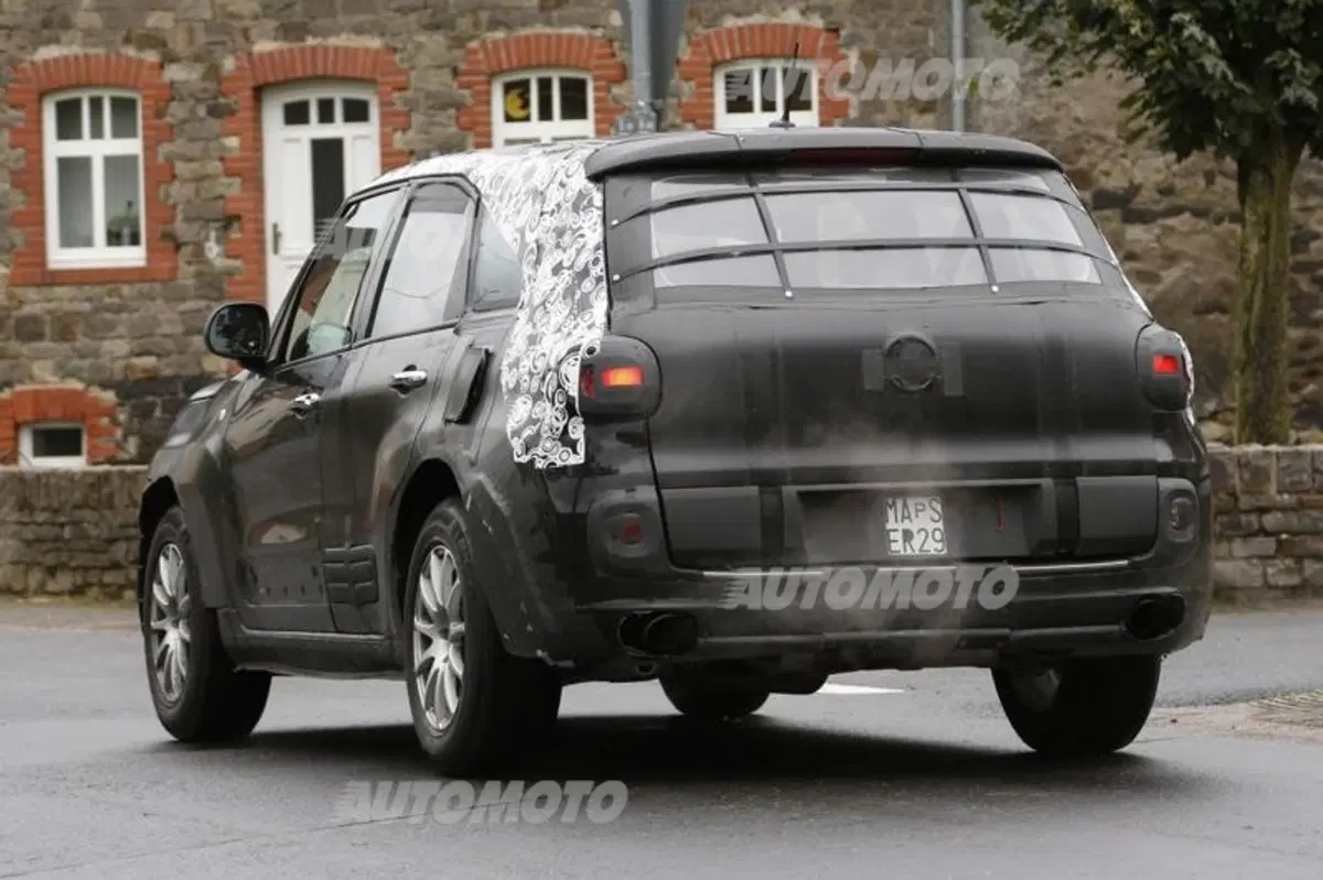 SUV Alfa Romeo, il muletto è una 500L