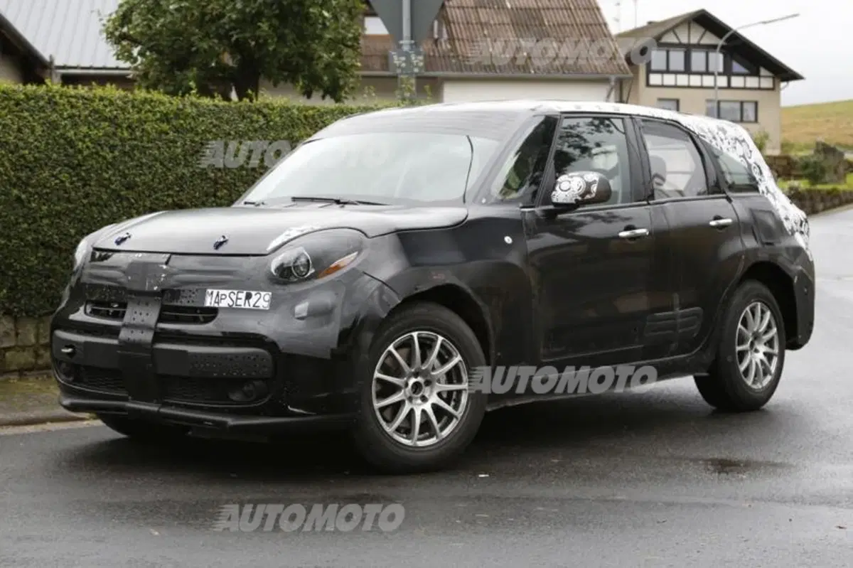 SUV Alfa Romeo, il muletto è una 500L (4)