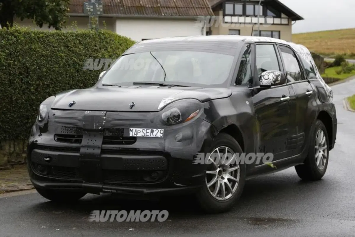 SUV Alfa Romeo, il muletto è una 500L (5)