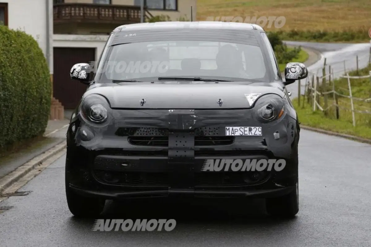 SUV Alfa Romeo, il muletto è una 500L (6)