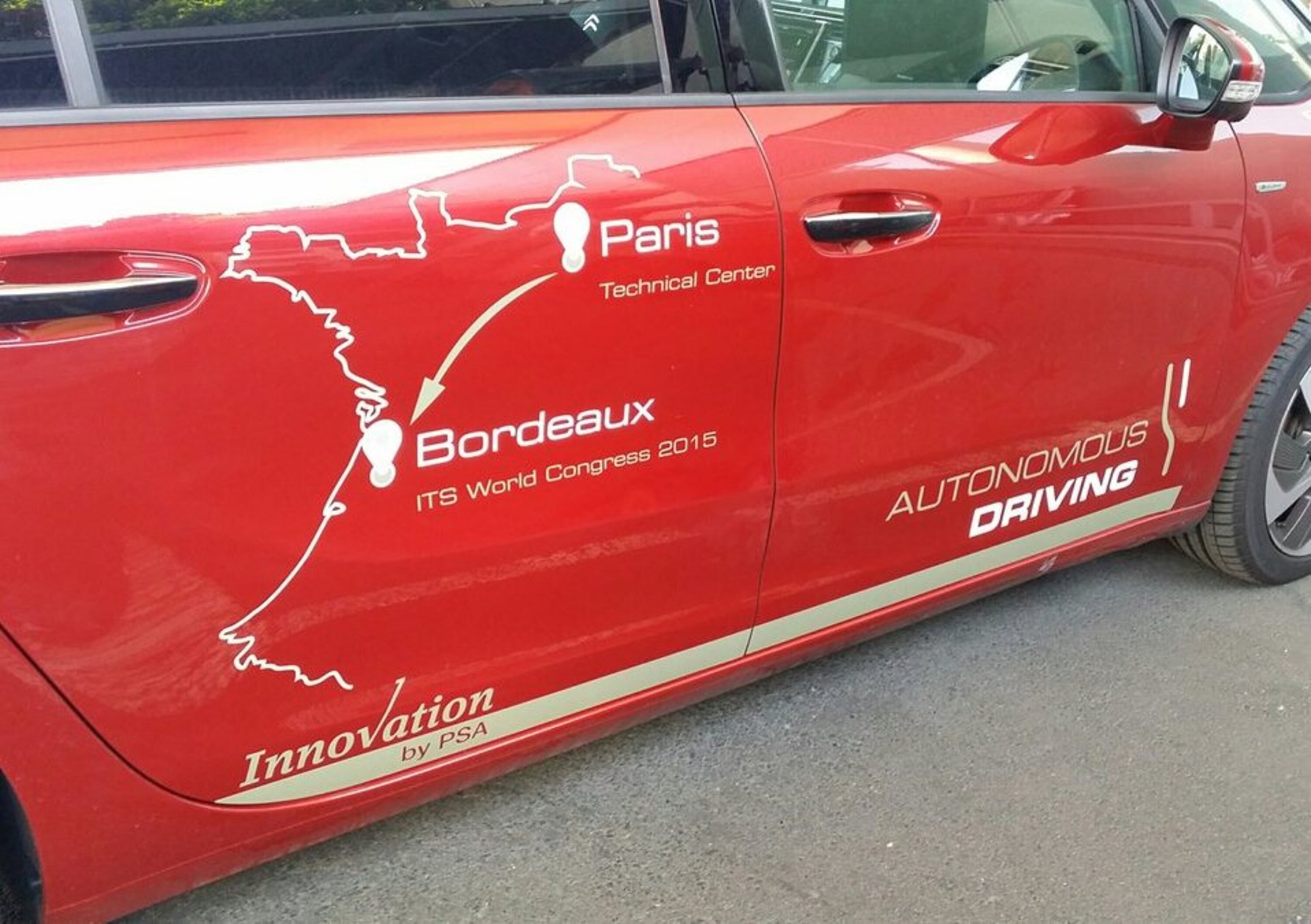 Guida autonoma: il prototipo di PSA va senza pilota da Parigi a Bordeaux