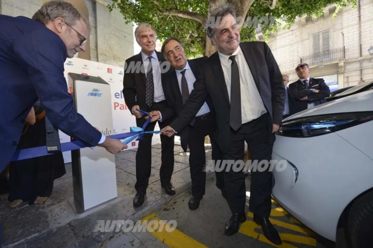 Renault: a Palermo il car sharing elettrico più esteso del Sud Italia (3)