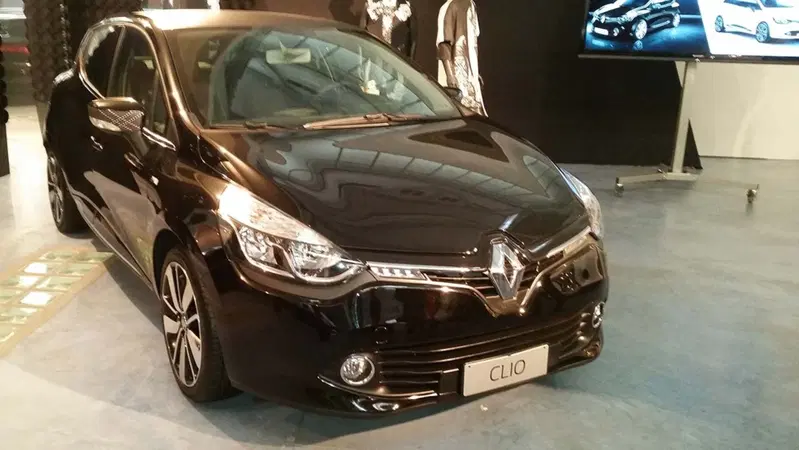 Renault Clio Duel: le due anime della Regi&eacute;
