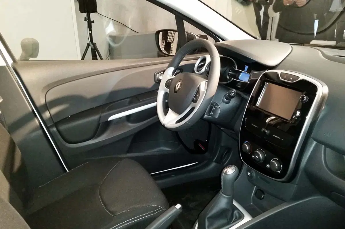 Renault Clio Duel: le due anime della Regié (17)