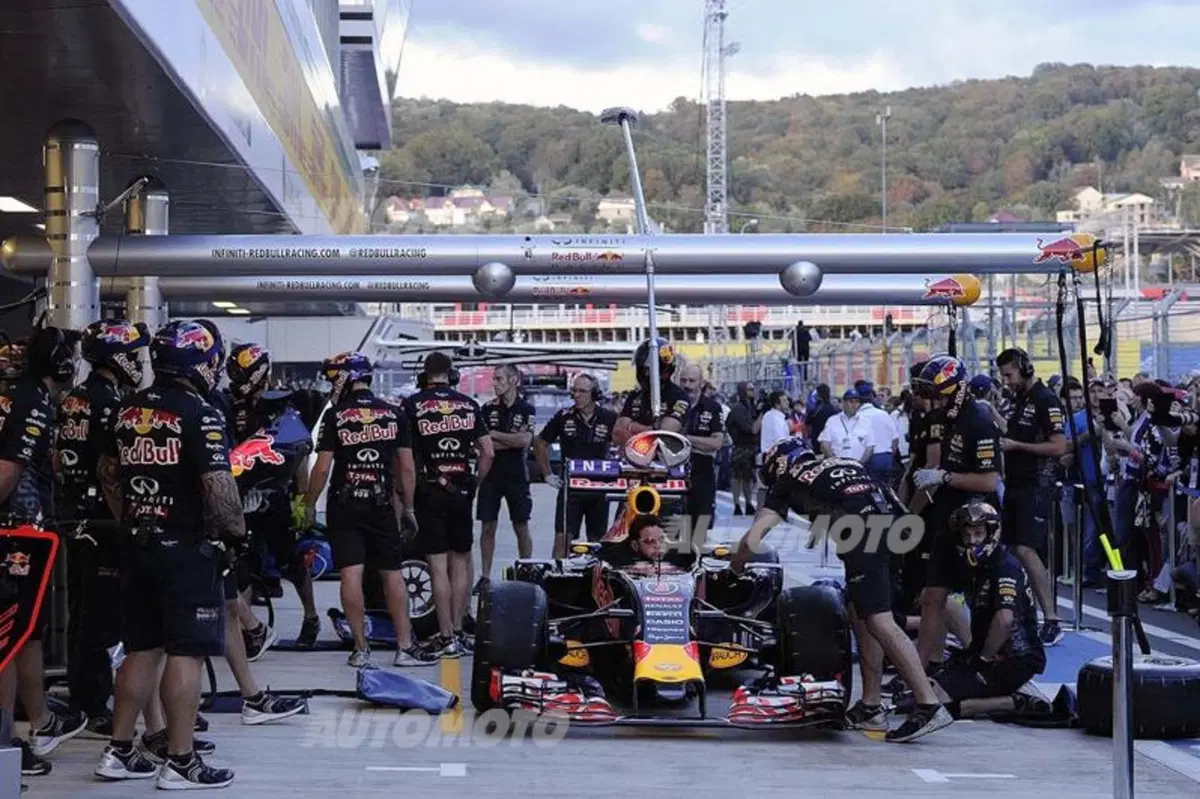 F1, Gp Russia 2015: la Mercedes tenta l’affondo al titolo Costruttori (17)