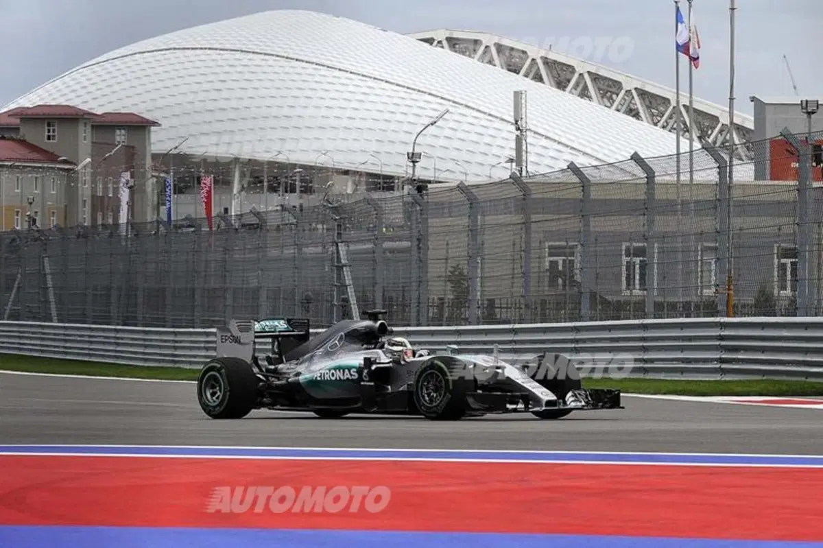 F1, Gp Russia 2015: la Mercedes tenta l’affondo al titolo Costruttori (47)
