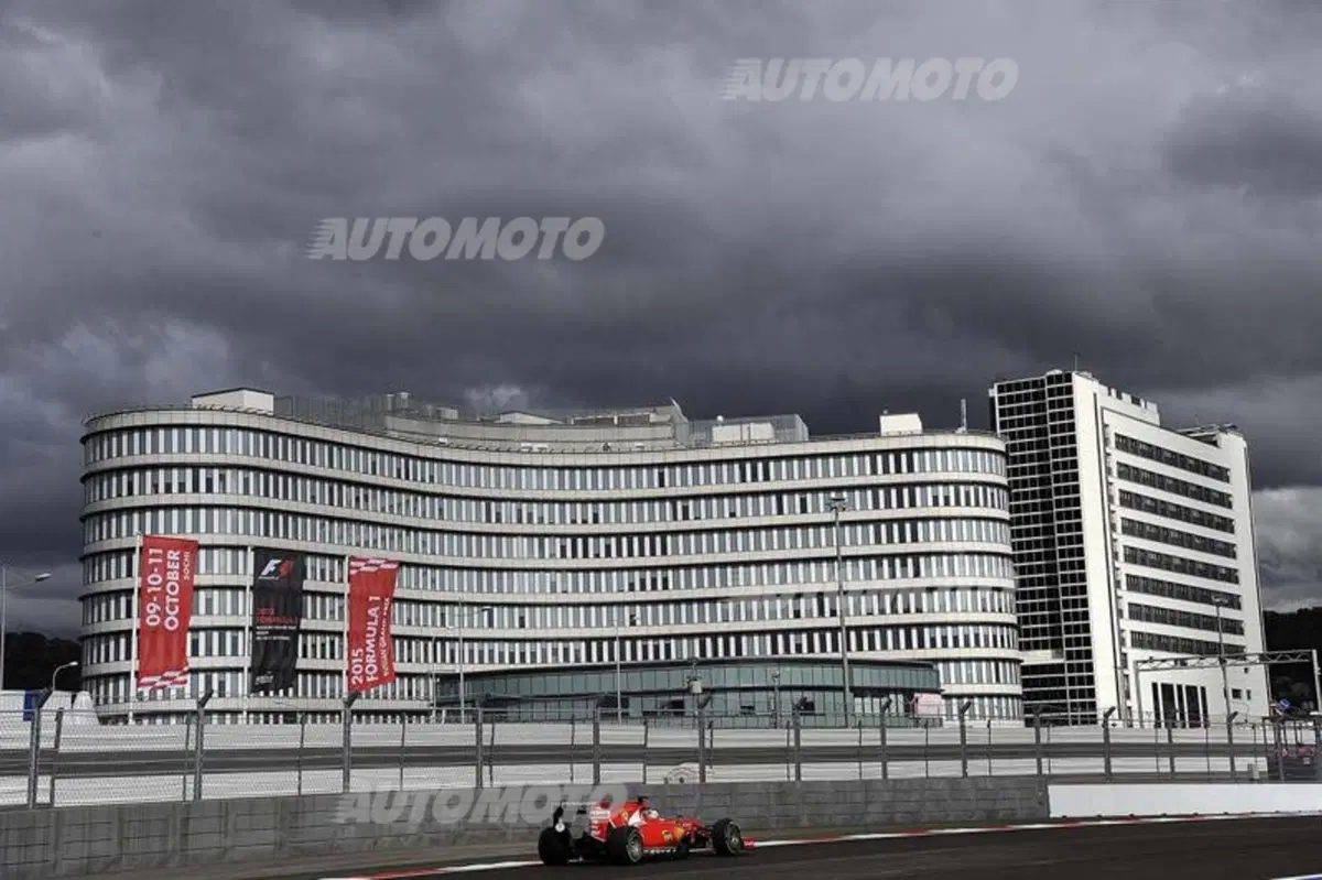 F1, Gp Russia 2015: la Mercedes tenta l’affondo al titolo Costruttori (59)