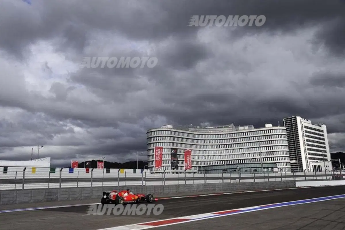 F1, Gp Russia 2015: la Mercedes tenta l’affondo al titolo Costruttori (60)