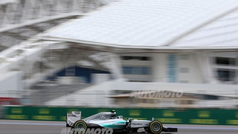 F1, Gp Russia 2015: pole per Rosberg. Quarto Vettel