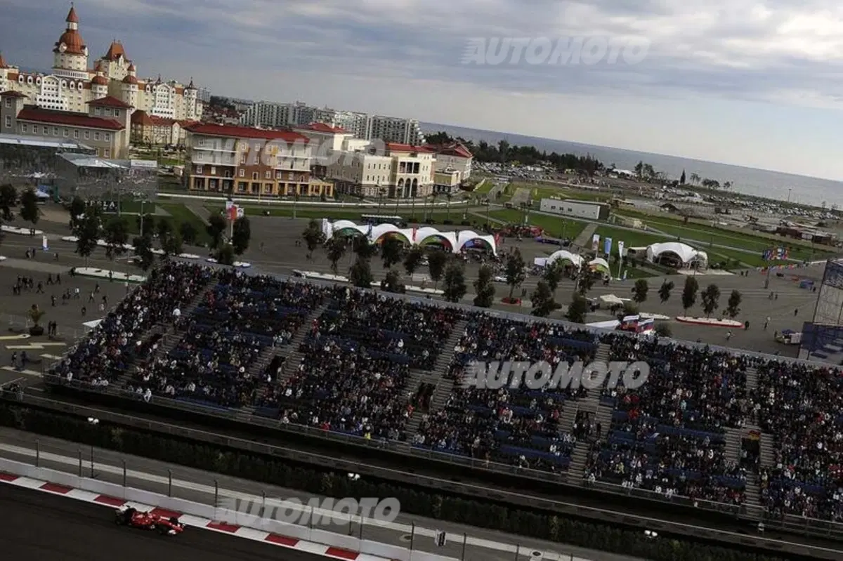 F1, Gp Russia 2015: pole per Rosberg. Quarto Vettel (4)