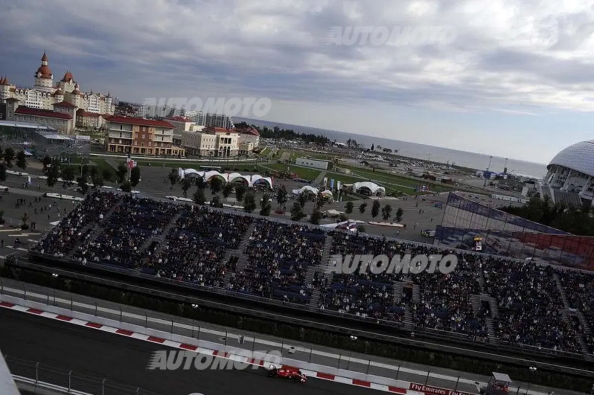 F1, Gp Russia 2015: pole per Rosberg. Quarto Vettel (5)