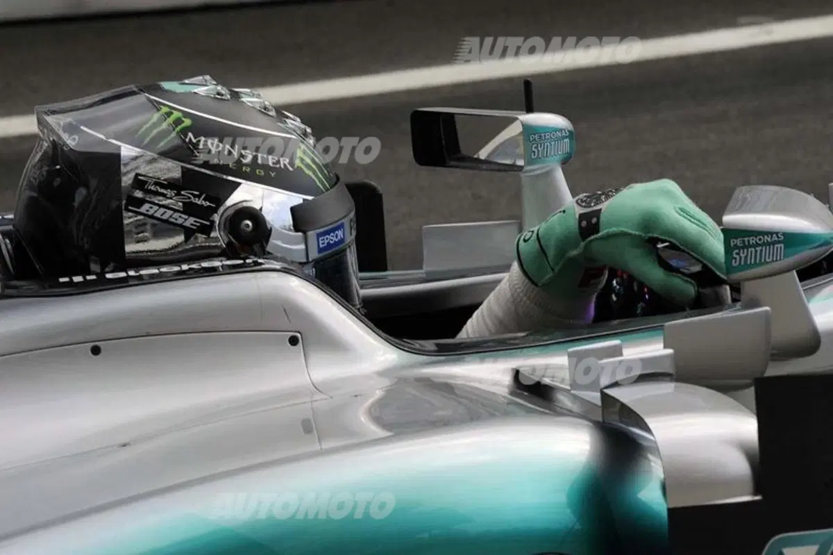 F1, Gp Russia 2015: pole per Rosberg. Quarto Vettel (11)