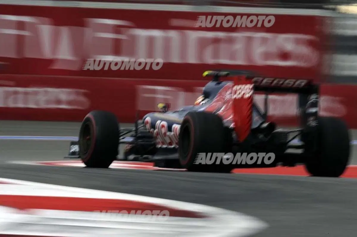 F1, Gp Russia 2015: pole per Rosberg. Quarto Vettel (15)