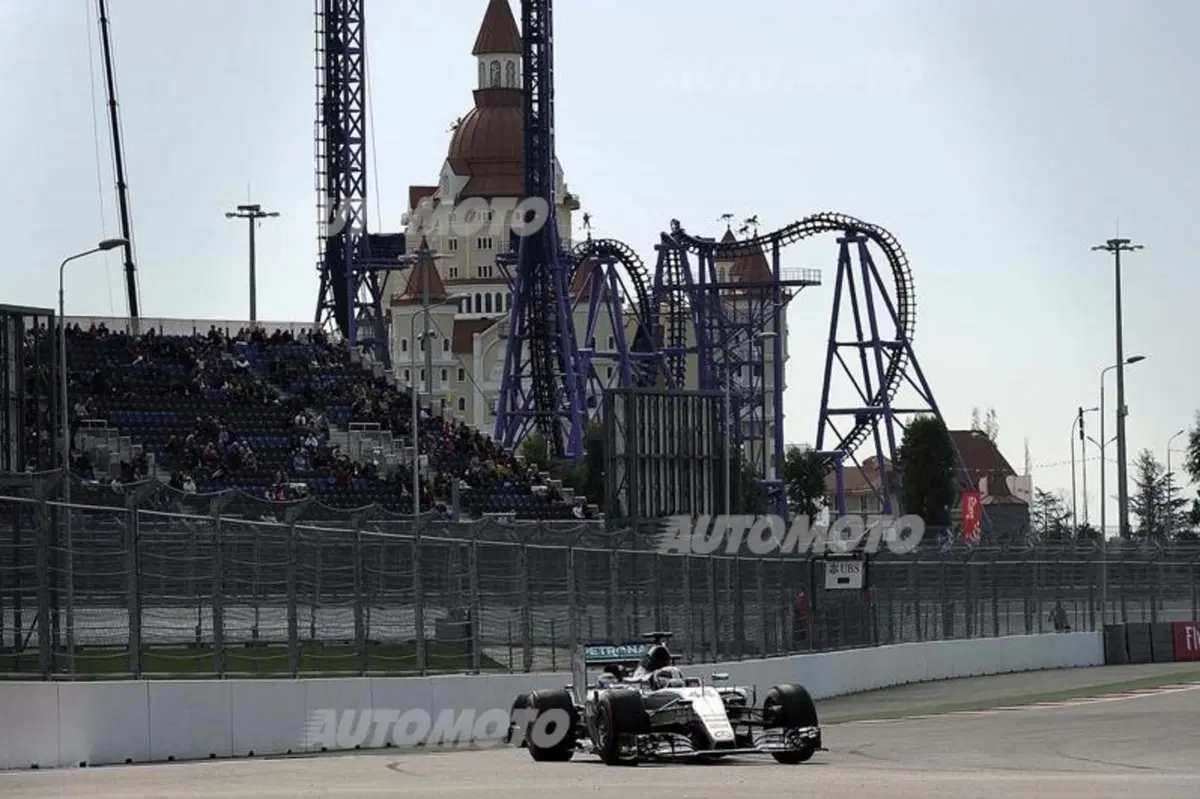 F1, Gp Russia 2015: pole per Rosberg. Quarto Vettel (20)
