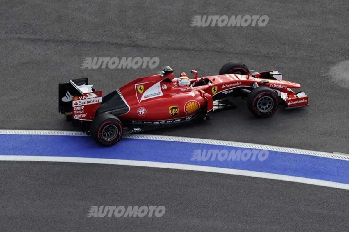 F1, Gp Russia 2015: pole per Rosberg. Quarto Vettel (24)