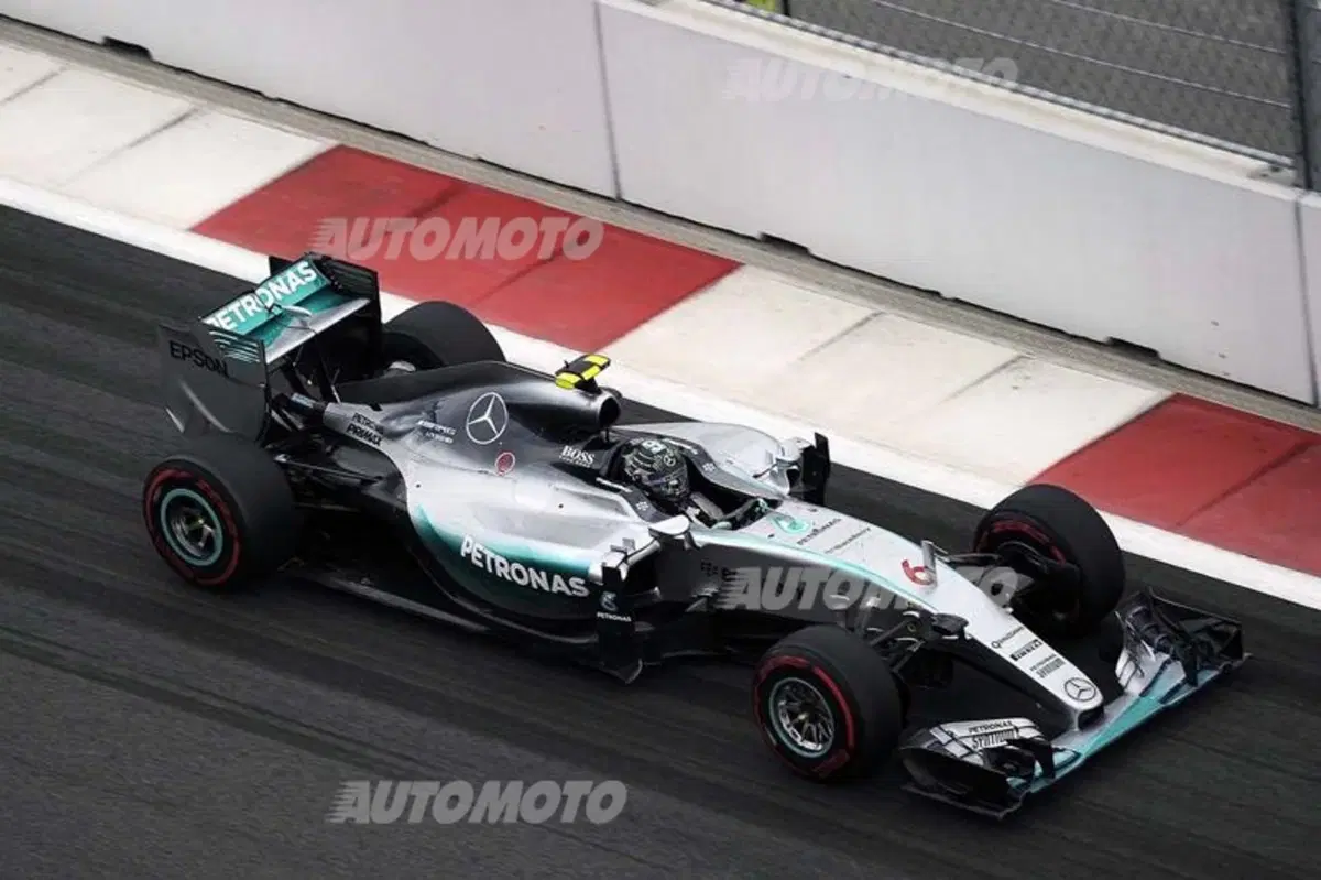 F1, Gp Russia 2015: pole per Rosberg. Quarto Vettel (30)
