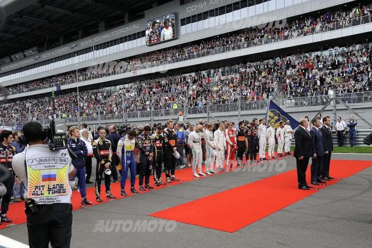 F1, Gp Russia 2015: vince Hamilton. Mercedes campione del mondo Costruttori (6)
