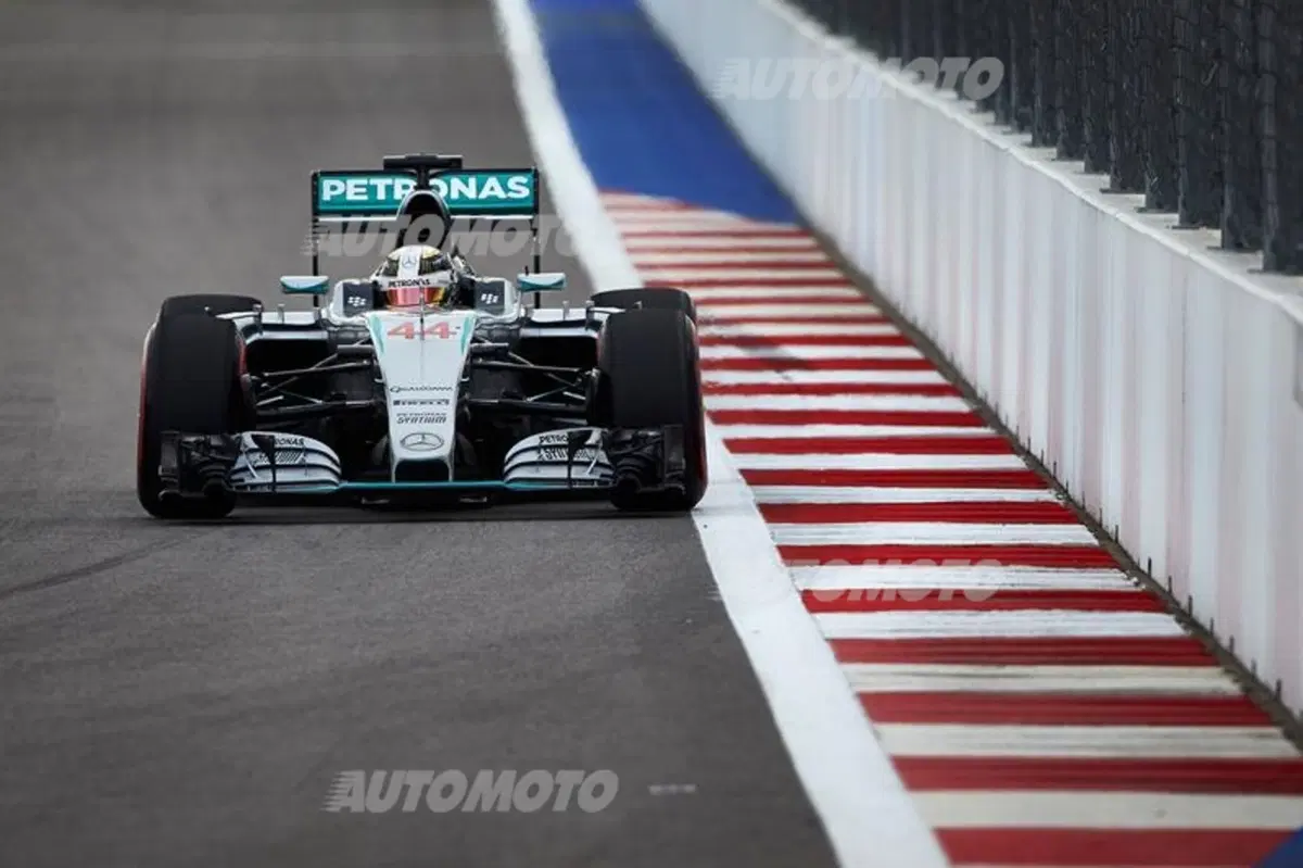 F1, Gp Russia 2015: vince Hamilton. Mercedes campione del mondo Costruttori (9)