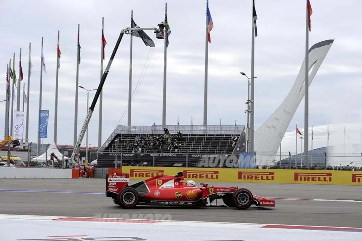 F1, Gp Russia 2015: vince Hamilton. Mercedes campione del mondo Costruttori (16)